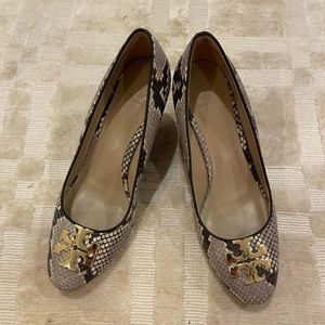 Tory Burch | RALEIGH SNAKE-PRINT WEDGE | Size 8